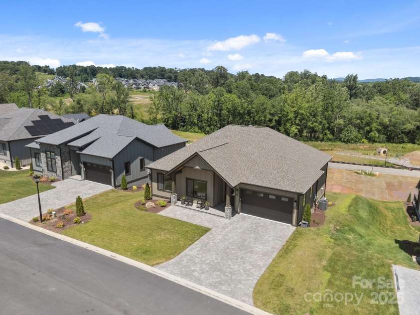 318 Avery Trail Drive, Arden, NC 28704.  MLS# CAR4276285, YatesRealty ID 31049. 