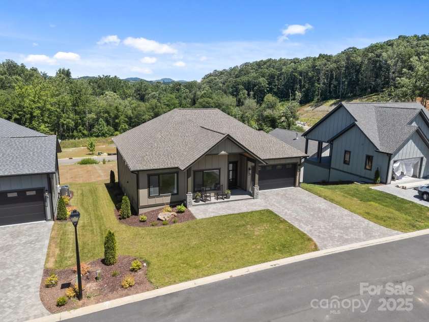 318 Avery Trail Drive, Arden, NC 28704.  MLS# CAR4276285, YatesRealty ID 31049. 