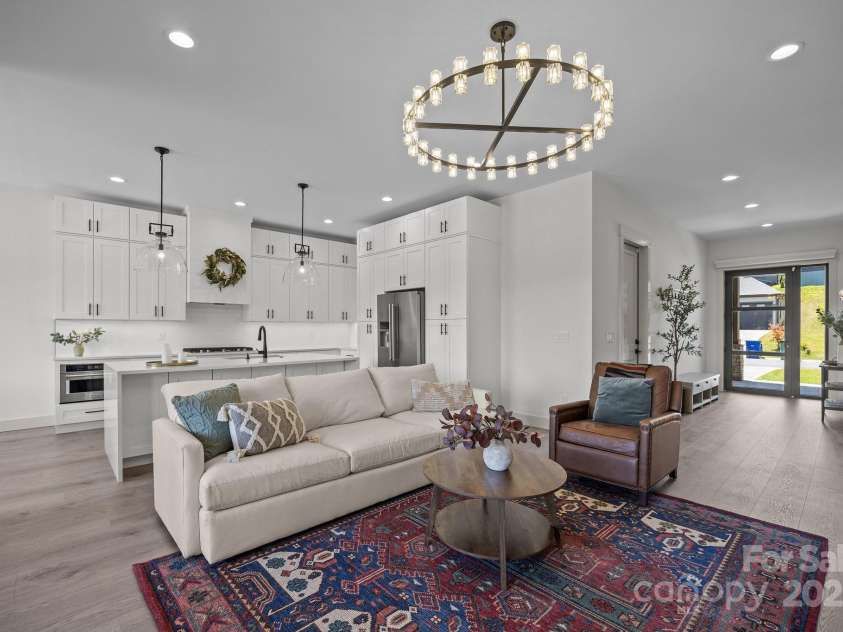 318 Avery Trail Drive, Arden, NC 28704.  MLS# CAR4276285, YatesRealty ID 31049. 