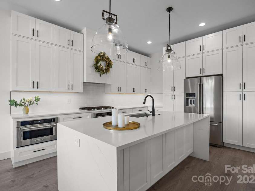 318 Avery Trail Drive, Arden, NC 28704.  MLS# CAR4276285, YatesRealty ID 31049. 