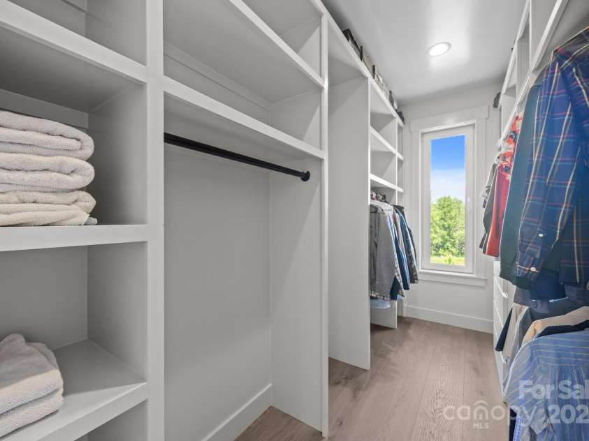 318 Avery Trail Drive, Arden, NC 28704.  MLS# CAR4276285, YatesRealty ID 31049. 