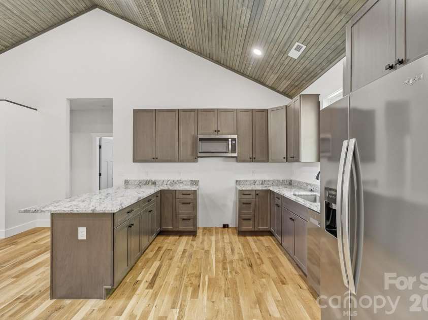 73 Rocking Porch Road, Asheville, NC 28805.  MLS# CAR4389092, YatesRealty ID 31049. 