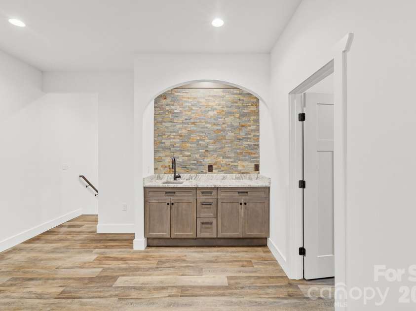73 Rocking Porch Road, Asheville, NC 28805.  MLS# CAR4389092, YatesRealty ID 31049. 