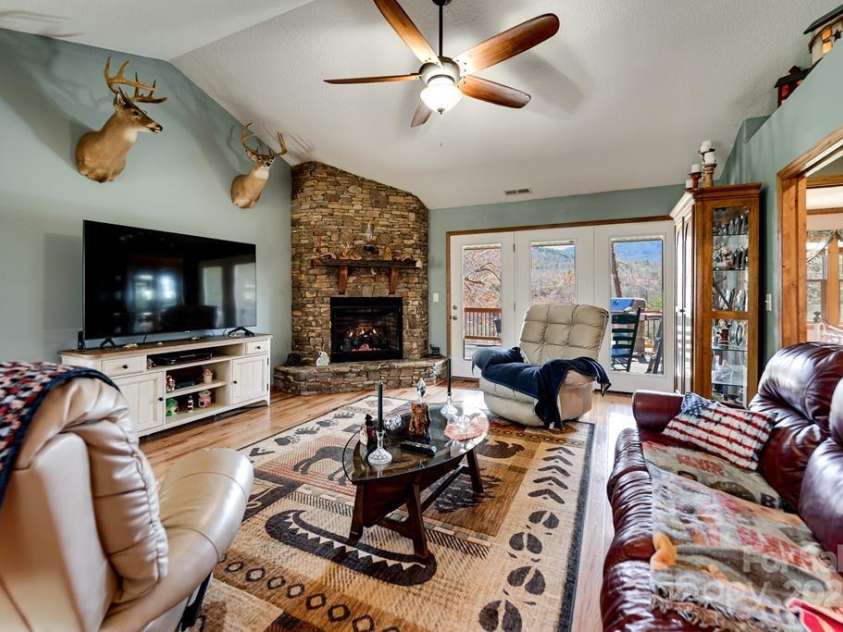 155 Bluebird Cove, Franklin, NC 28734.  MLS# CAR4238942, YatesRealty ID 3105. 