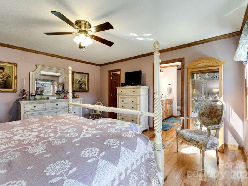 155 Bluebird Cove, Franklin, NC 28734.  MLS# CAR4238942, YatesRealty ID 3105. 
