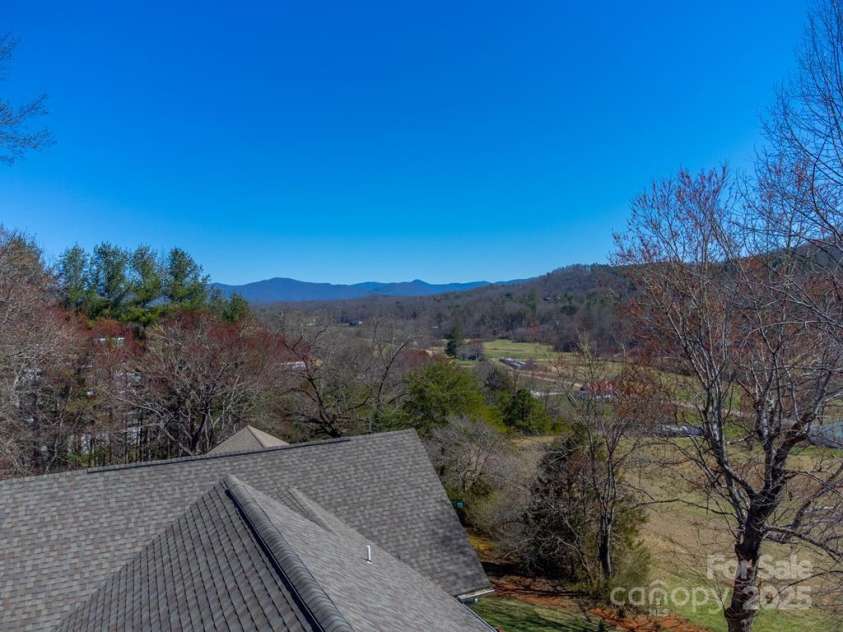 155 Bluebird Cove, Franklin, NC 28734.  MLS# CAR4238942, YatesRealty ID 3105. 