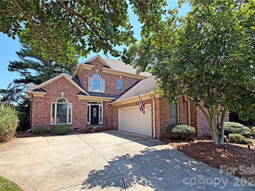 17120 Players Ridge Drive, Cornelius, NC 28031.  MLS# CAR4392492, YatesRealty ID 31050. 