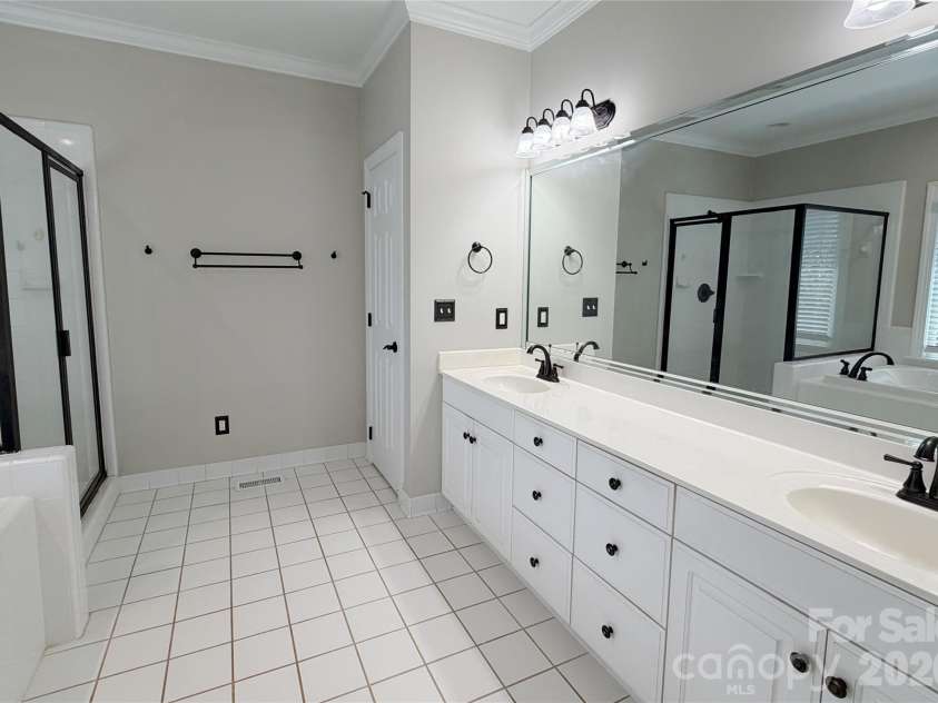 17120 Players Ridge Drive, Cornelius, NC 28031.  MLS# CAR4392492, YatesRealty ID 31050. 
