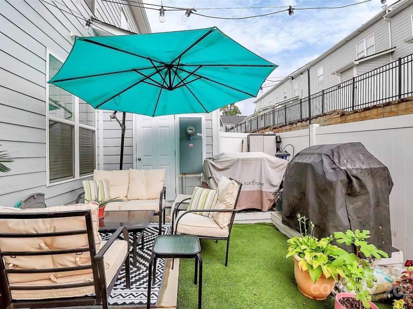 713 Henderson Valley Way, Belmont, NC 28012.  MLS# CAR4277961, YatesRealty ID 31050. Backyard dining area