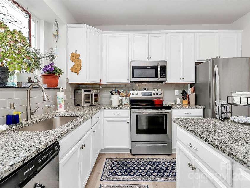 713 Henderson Valley Way, Belmont, NC 28012.  MLS# CAR4277961, YatesRealty ID 31050. Kitchen