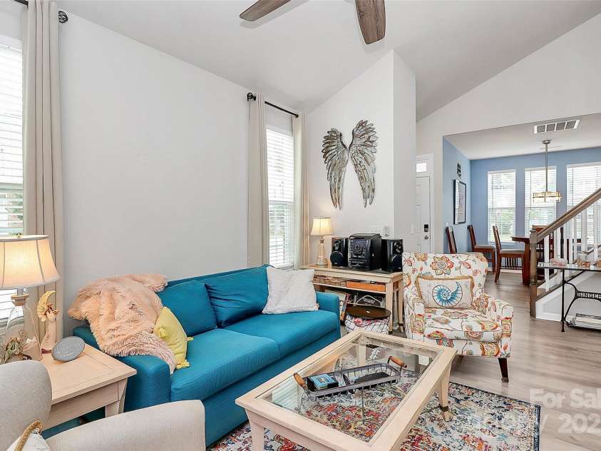 713 Henderson Valley Way, Belmont, NC 28012.  MLS# CAR4277961, YatesRealty ID 31050. Living Room