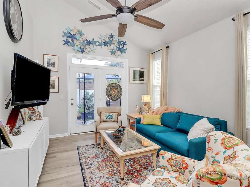 713 Henderson Valley Way, Belmont, NC 28012.  MLS# CAR4277961, YatesRealty ID 31050. Living Room