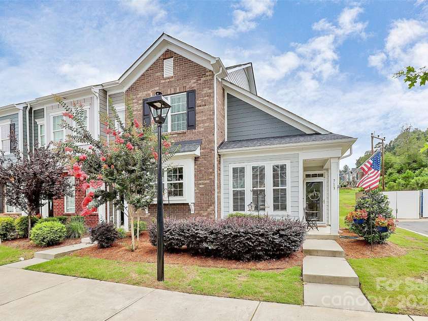 713 Henderson Valley Way, Belmont, NC 28012.  MLS# CAR4277961, YatesRealty ID 31050. Welcome Home!