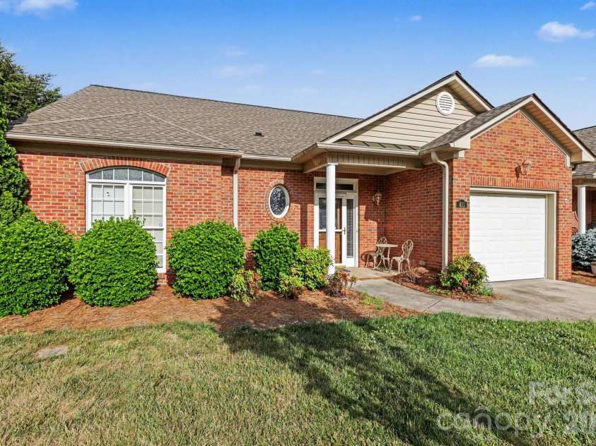411 Northbridge Drive, High Point, NC 27265.  MLS# CAR4383000, YatesRealty ID 31051. 