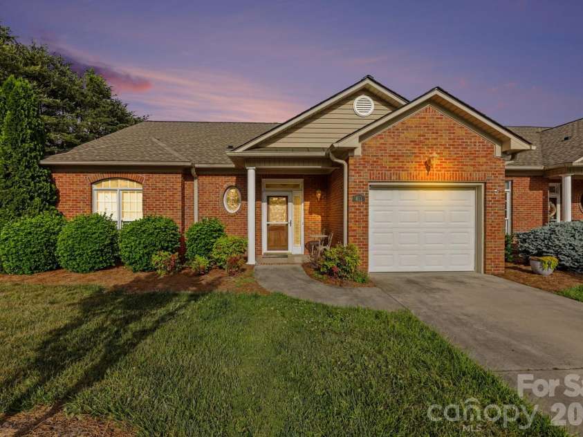 411 Northbridge Drive, High Point, NC 27265.  MLS# CAR4383000, YatesRealty ID 31051. 