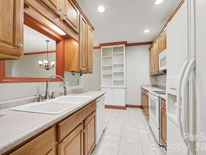 411 Northbridge Drive, High Point, NC 27265.  MLS# CAR4383000, YatesRealty ID 31051. Kitchen