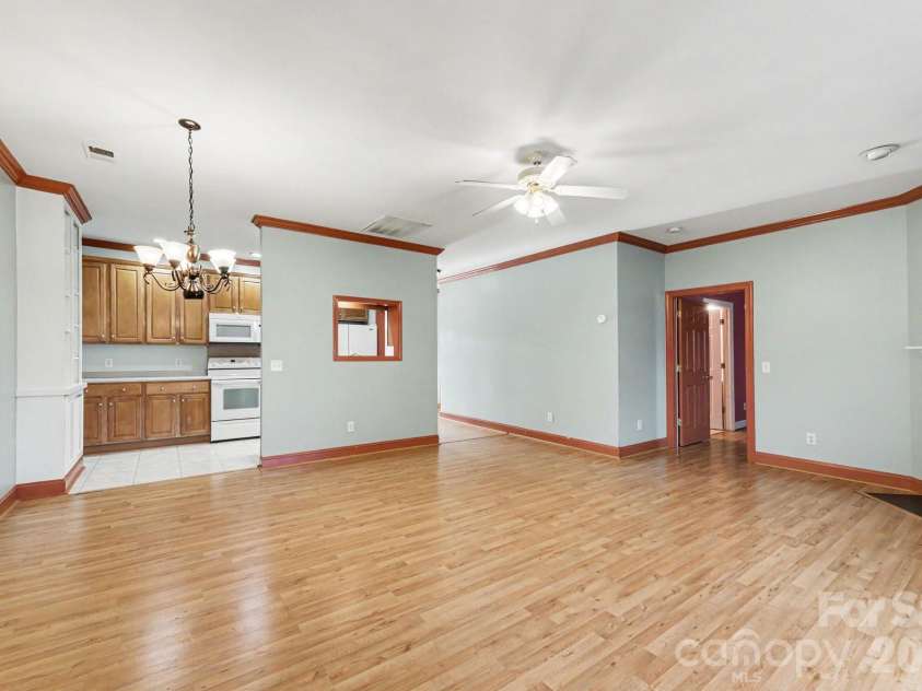 411 Northbridge Drive, High Point, NC 27265.  MLS# CAR4383000, YatesRealty ID 31051. Living room