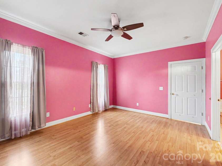 411 Northbridge Drive, High Point, NC 27265.  MLS# CAR4383000, YatesRealty ID 31051. Primary bedroom
