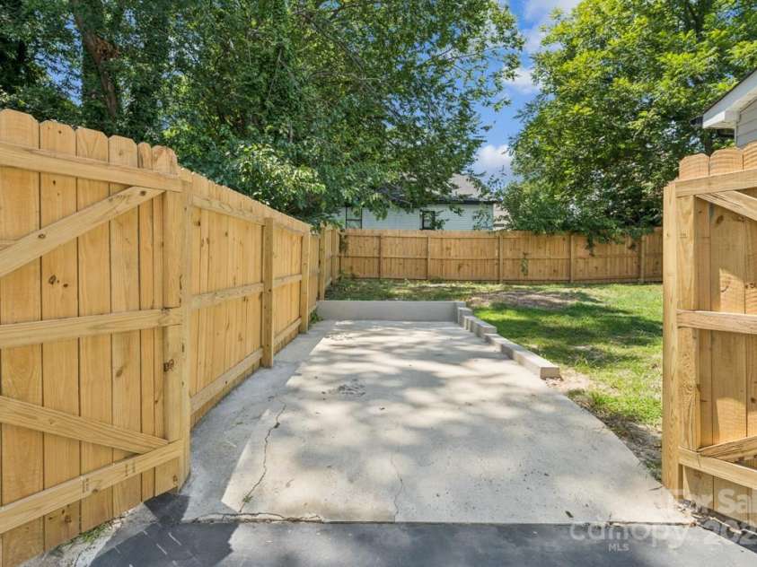 105 Ransom Street, Gastonia, NC 28052.  MLS# CAR4279798, YatesRealty ID 31052. Gate to the backyard
