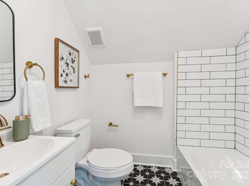105 Ransom Street, Gastonia, NC 28052.  MLS# CAR4279798, YatesRealty ID 31052. Private Ensuite Full Bath Upstairs in Bedroom #3