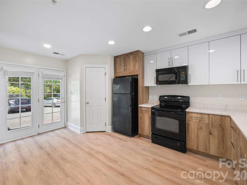 5306-5320 Park Road, Charlotte, NC 28209.  MLS# CAR4393439, YatesRealty ID 31053. 