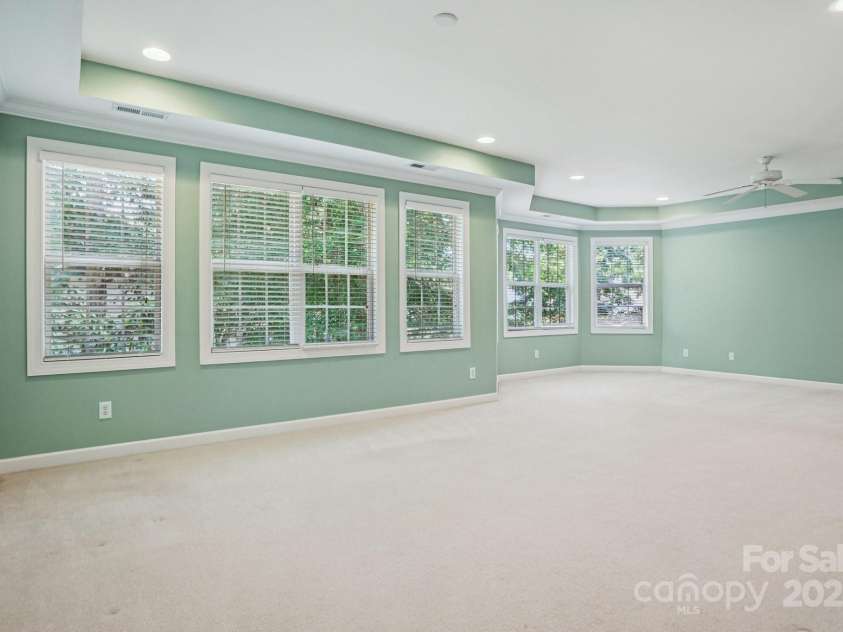 8020 Garnkirk Drive, Huntersville, NC 28078.  MLS# CAR4279896, YatesRealty ID 31053. 