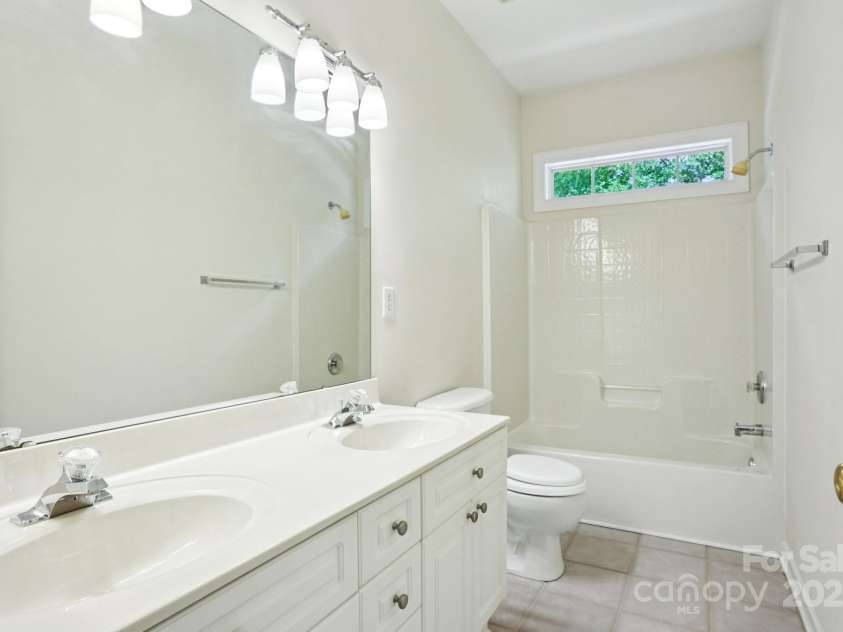 8020 Garnkirk Drive, Huntersville, NC 28078.  MLS# CAR4279896, YatesRealty ID 31053. 