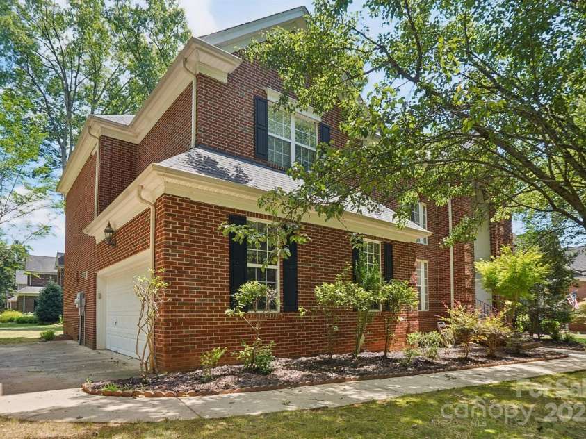 8020 Garnkirk Drive, Huntersville, NC 28078.  MLS# CAR4279896, YatesRealty ID 31053. 