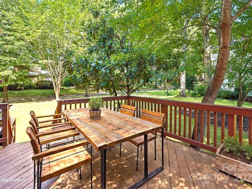 8020 Garnkirk Drive, Huntersville, NC 28078.  MLS# CAR4279896, YatesRealty ID 31053. 