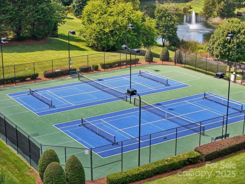 8020 Garnkirk Drive, Huntersville, NC 28078.  MLS# CAR4279896, YatesRealty ID 31053. 