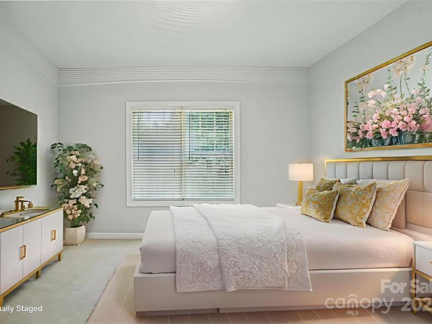 8020 Garnkirk Drive, Huntersville, NC 28078.  MLS# CAR4279896, YatesRealty ID 31053. Guest-Multigenerational Main Floor Room with Full Bath