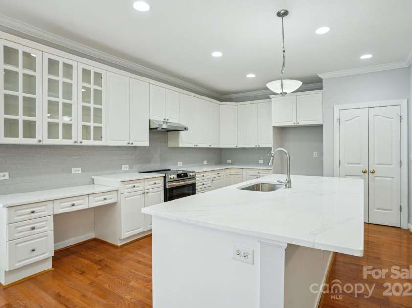 8020 Garnkirk Drive, Huntersville, NC 28078.  MLS# CAR4303503, YatesRealty ID 31053. 