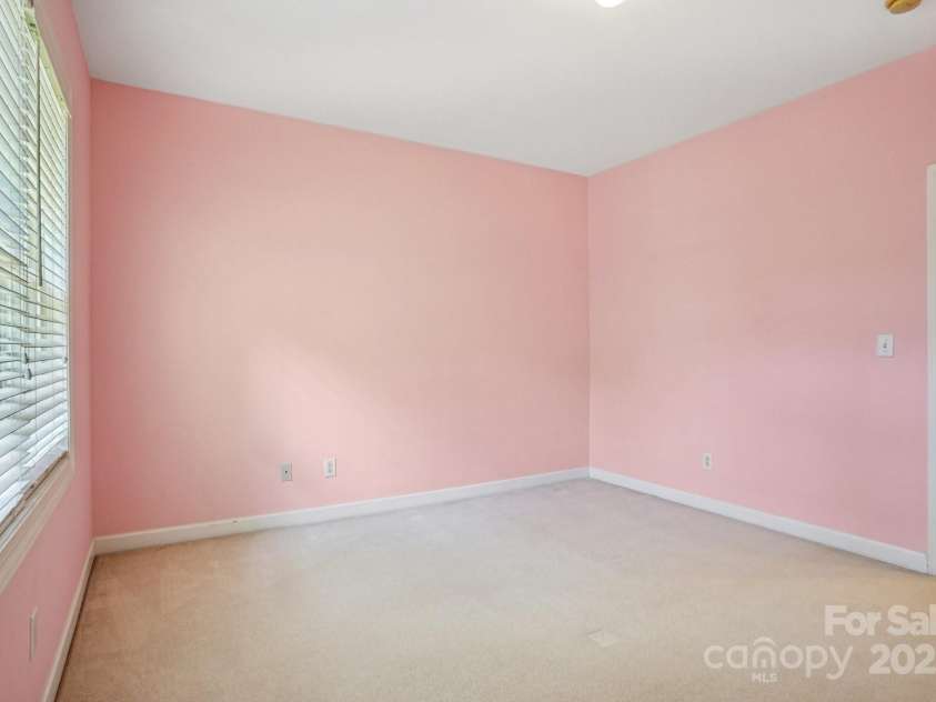 8020 Garnkirk Drive, Huntersville, NC 28078.  MLS# CAR4303503, YatesRealty ID 31053. 