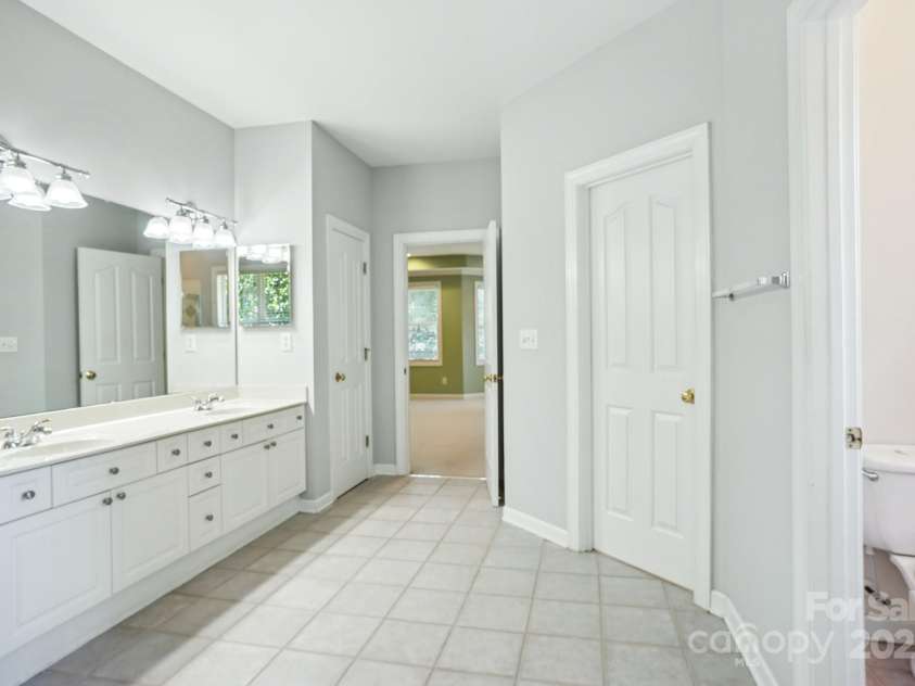 8020 Garnkirk Drive, Huntersville, NC 28078.  MLS# CAR4303503, YatesRealty ID 31053. Primary Bath Dual Sinks