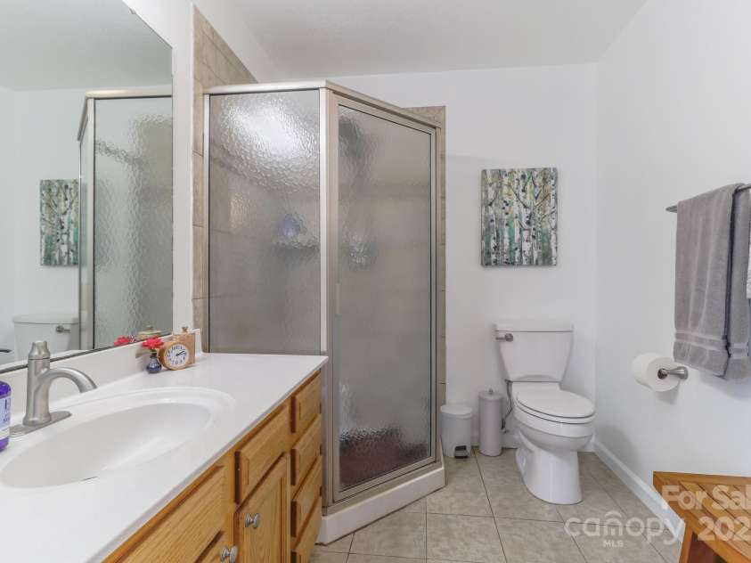 142 Ridge Brook Drive, Weaverville, NC 28787.  MLS# CAR4280040, YatesRealty ID 31054. Primary Bath