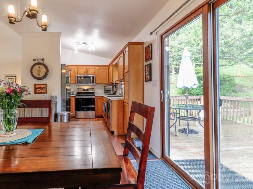 142 Ridge Brook Drive, Weaverville, NC 28787.  MLS# CAR4332710, YatesRealty ID 31054. Dining to Kitchen