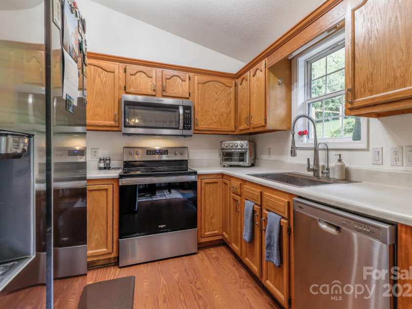 142 Ridge Brook Drive, Weaverville, NC 28787.  MLS# CAR4332710, YatesRealty ID 31054. Kitchen