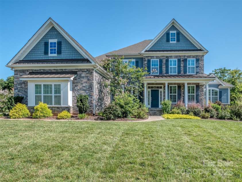 1011 Golden Bell Drive, Marvin, NC 28173.  MLS# CAR4270289, YatesRealty ID 31056. Welcome home to The Golden Bell