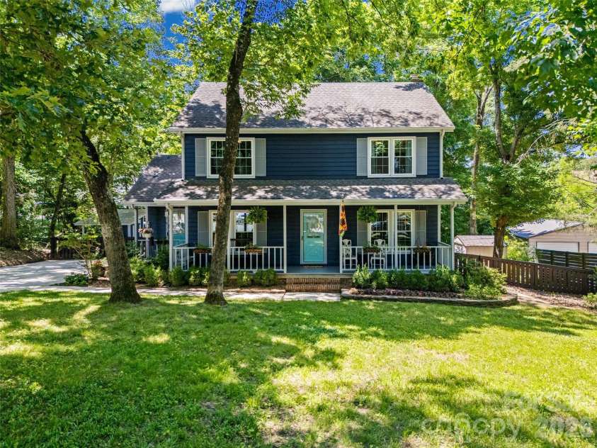 10924 Pampas Circle, Charlotte, NC 28226.  MLS# CAR4389053, YatesRealty ID 31056. 
