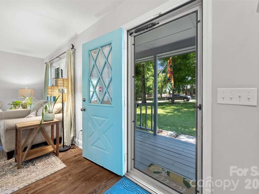 10924 Pampas Circle, Charlotte, NC 28226.  MLS# CAR4389053, YatesRealty ID 31056. 