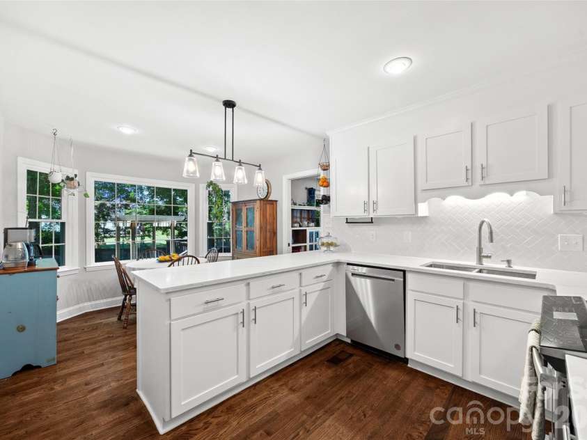 10924 Pampas Circle, Charlotte, NC 28226.  MLS# CAR4389053, YatesRealty ID 31056. 