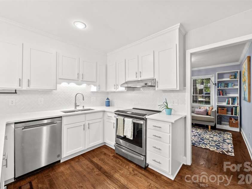 10924 Pampas Circle, Charlotte, NC 28226.  MLS# CAR4389053, YatesRealty ID 31056. 