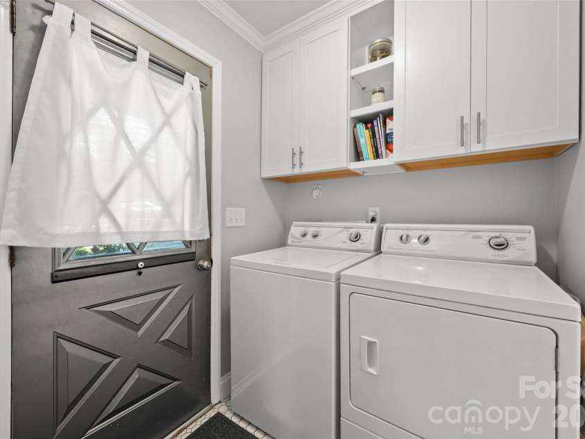 10924 Pampas Circle, Charlotte, NC 28226.  MLS# CAR4389053, YatesRealty ID 31056. 