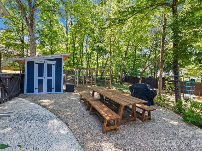 10924 Pampas Circle, Charlotte, NC 28226.  MLS# CAR4389053, YatesRealty ID 31056. 