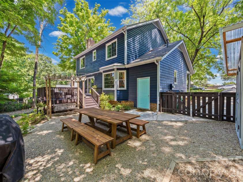 10924 Pampas Circle, Charlotte, NC 28226.  MLS# CAR4389053, YatesRealty ID 31056. 