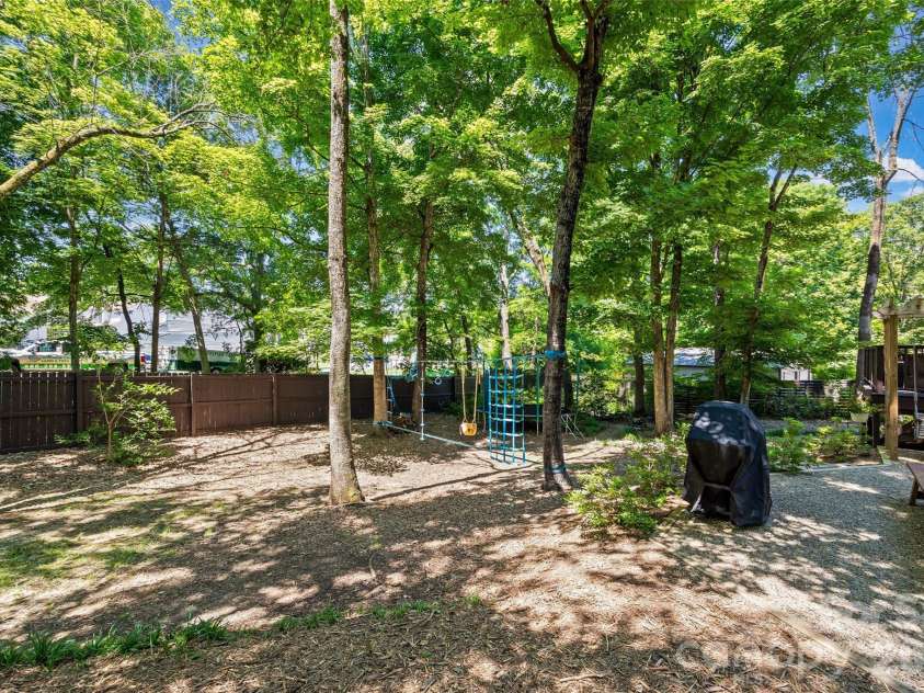 10924 Pampas Circle, Charlotte, NC 28226.  MLS# CAR4389053, YatesRealty ID 31056. 