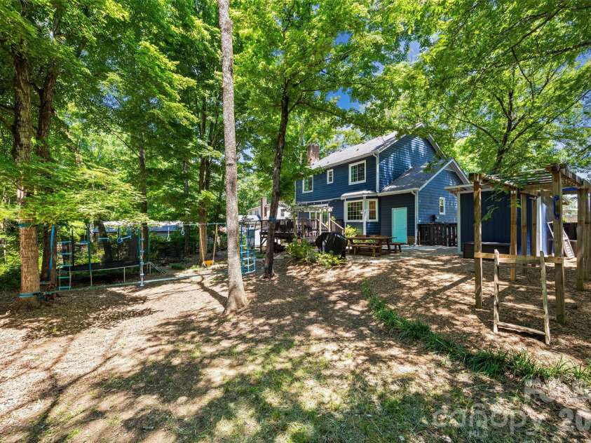 10924 Pampas Circle, Charlotte, NC 28226.  MLS# CAR4389053, YatesRealty ID 31056. 