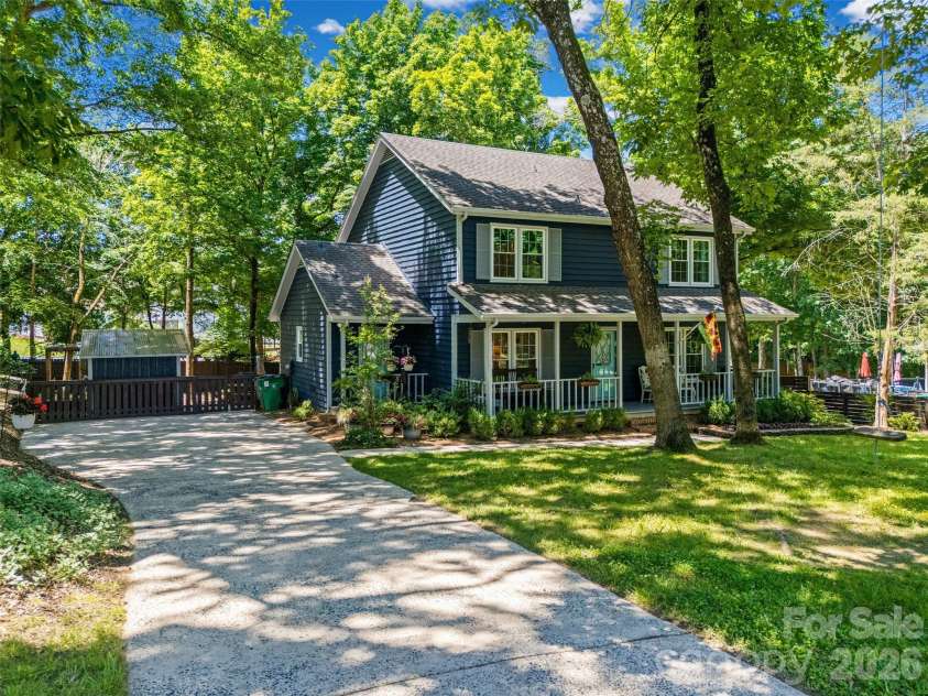 10924 Pampas Circle, Charlotte, NC 28226.  MLS# CAR4389053, YatesRealty ID 31056. 
