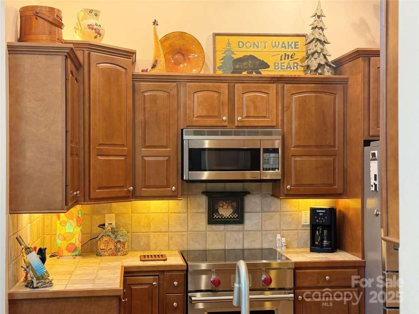 877 Soquili Drive, Brevard, NC 28712.  MLS# CAR4282524, YatesRealty ID 31057. Wonderful kitchen.