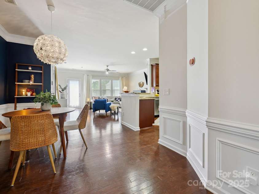 2246 Kensington Station Parkway, Charlotte, NC 28210.  MLS# CAR4280728, YatesRealty ID 31060. Foyer